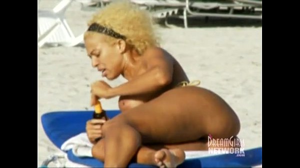 600px x 337px - South Beach Miami Sistas And Mamis In G-strings (12:30) - LetMeJerk