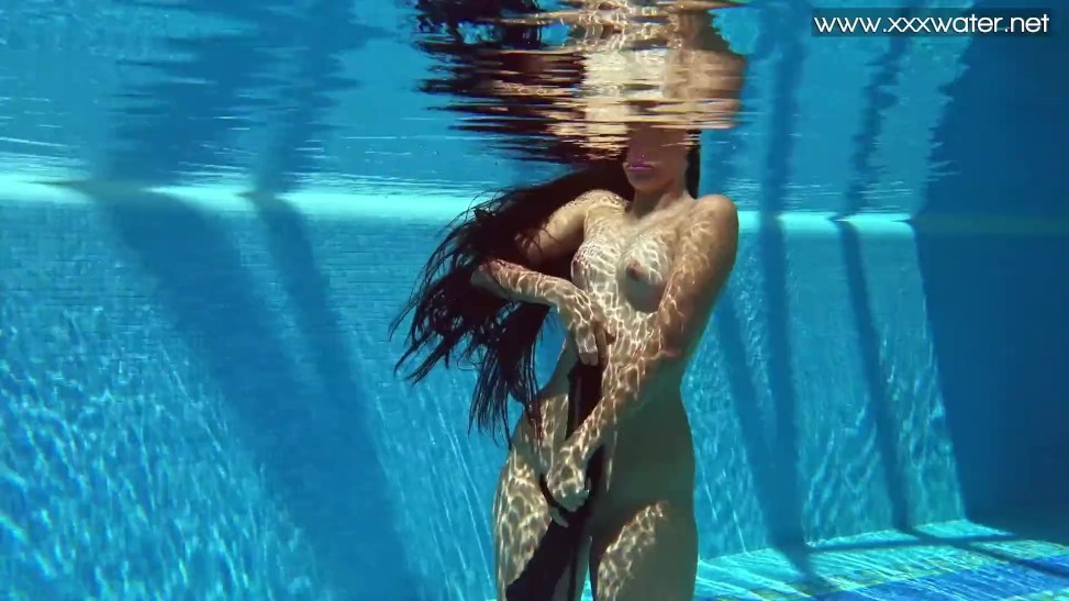 Latina Nude In Pool - Hot Latina Swimming Naked (09:05) - LetMeJerk